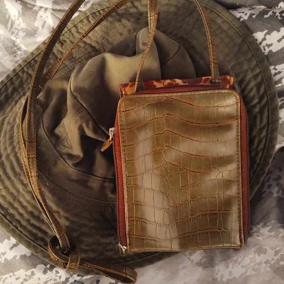 George Women Crossbody Bag Purse. - Picture 2 of 5